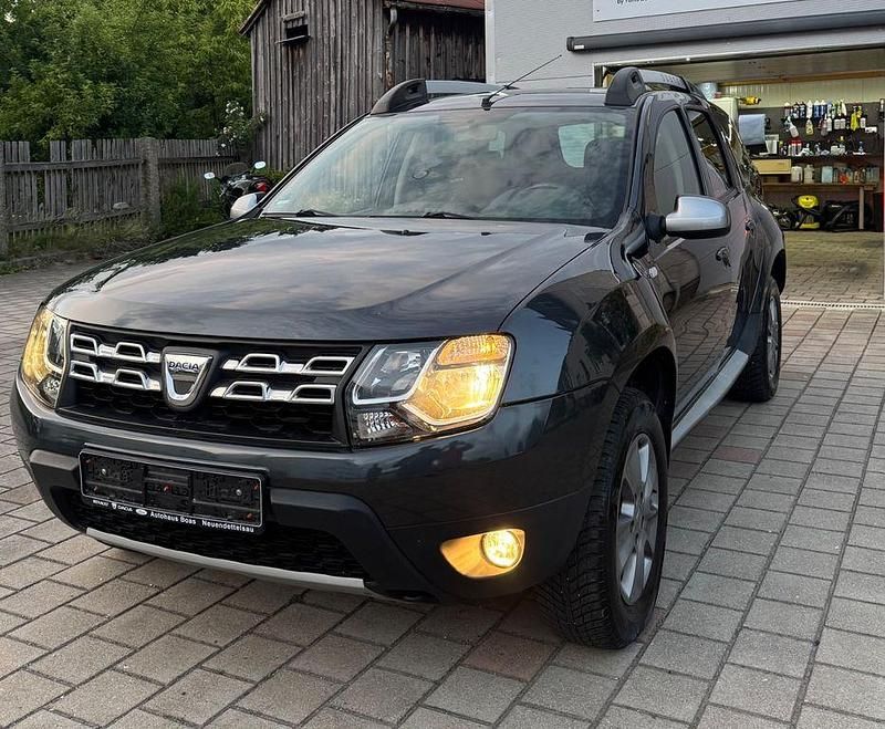 Grau Gebraucht 2014 Dacia Duster Lauréate SUV | 7.000 € (Fairer Preis) - Bild 1/4