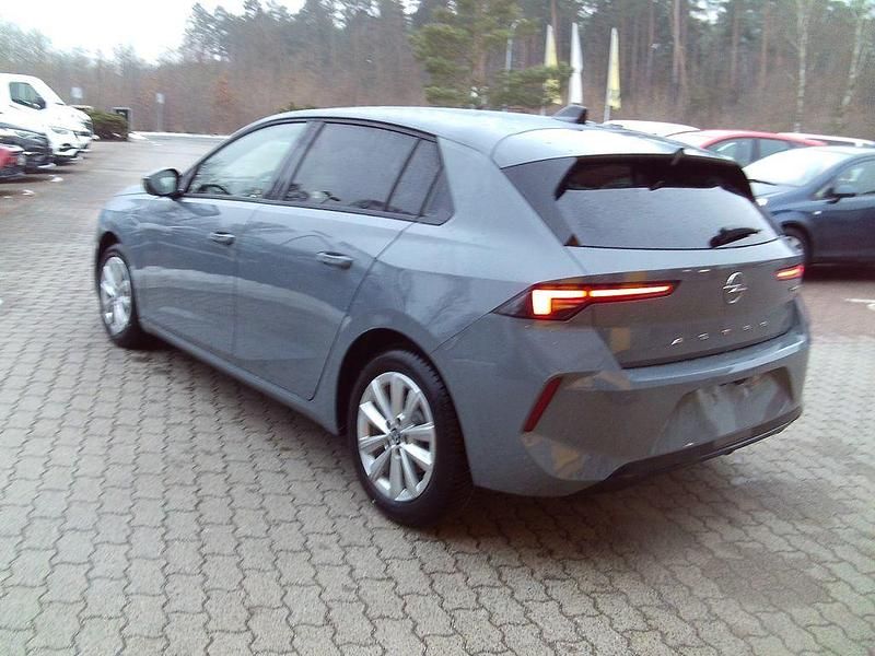 Neu Opel Astra 145 PS (106 kW) 2026 Grau Limousine