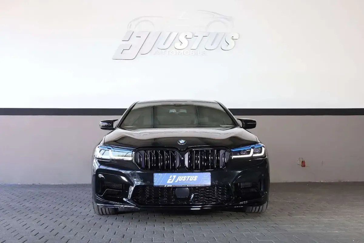Gebraucht BMW 550 462 PS (339 kW) 2019 Black sapphire metallic (475) Limousine