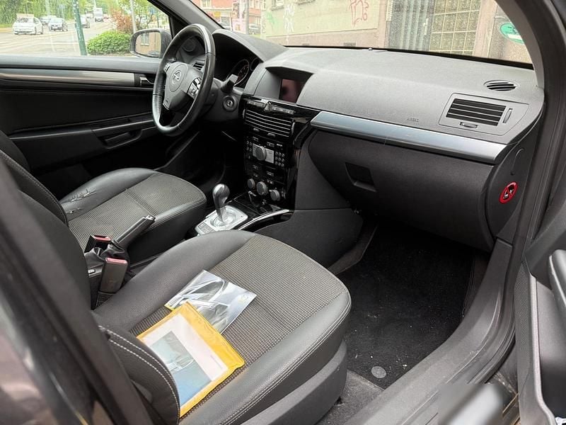 Gebraucht Opel Astra 90 PS (66 kW) 2009 Grau Limousine