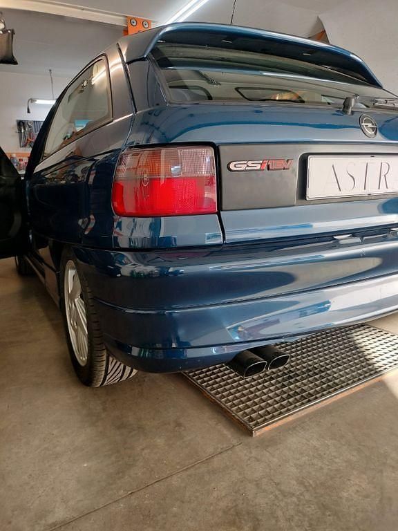 Gebraucht Opel Astra 150 PS (110 kW) 1993 Blau Limousine