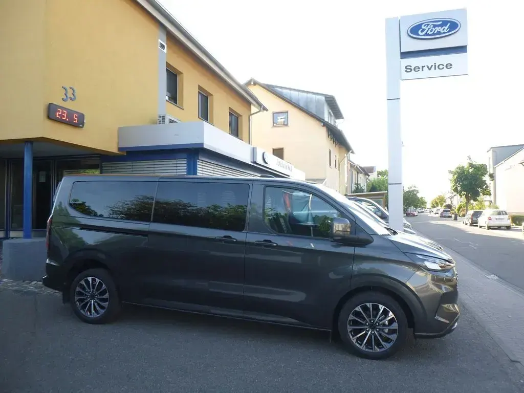 Neu Ford Tourneo Titanium X 170 PS (125 kW) 2026 Magnetic Van / Kleinbus