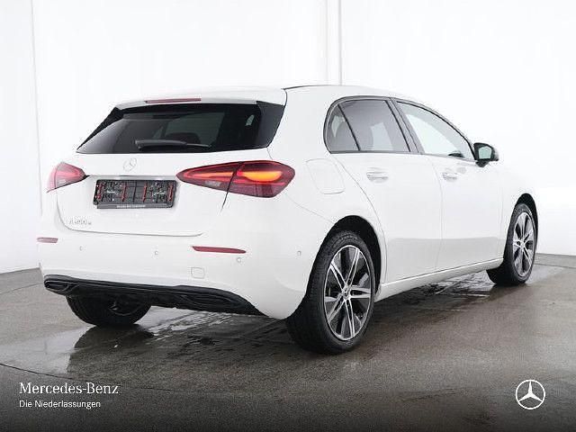 Weiß Gebraucht 2024 Mercedes A250 Night Limousine | 31.990 € (Fairer Preis) - Bild 1/4