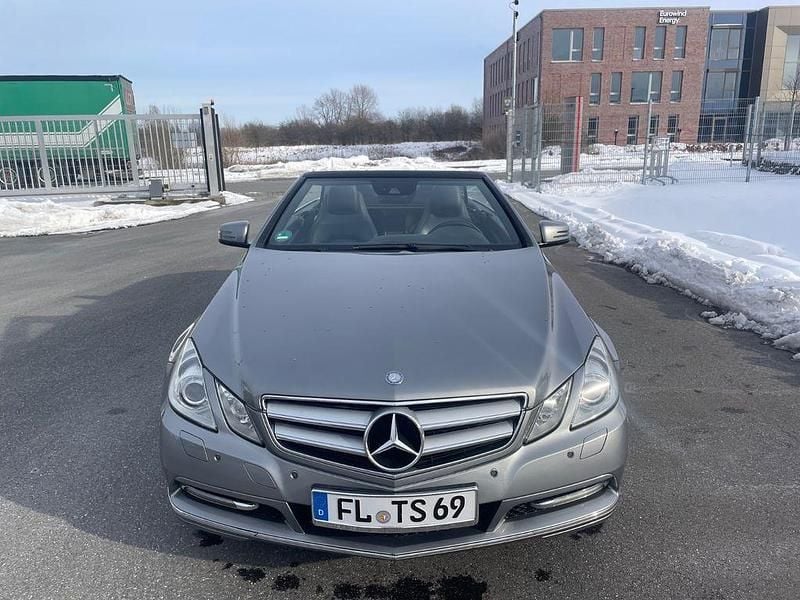 Gebraucht Mercedes E200 Elegance 184 PS (135 kW) 2011 Grau Cabrio