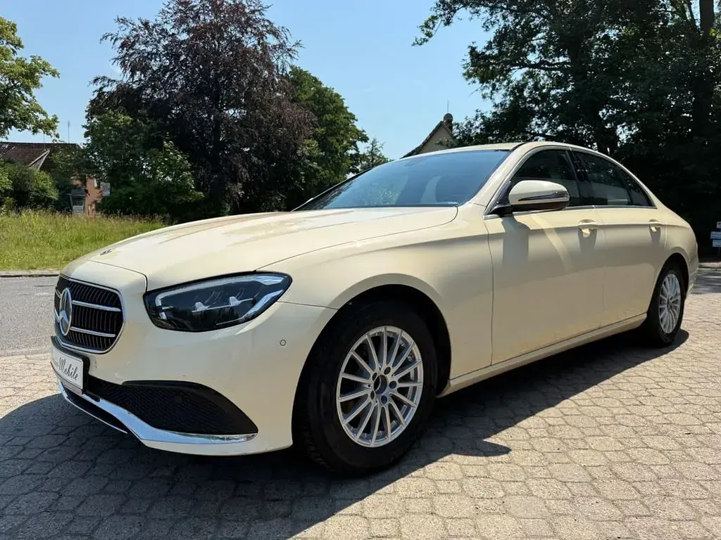 Gebraucht Mercedes E200 160 PS (117 kW) 2023 Beige Limousine