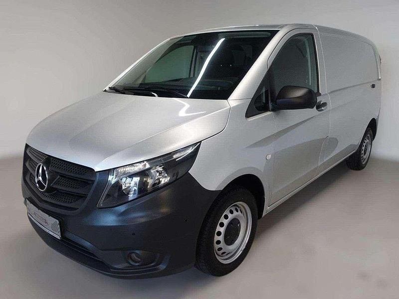Grau Gebraucht 2020 Mercedes Vito Van | 18.390 € (Guter Preis) - Bild 1/4