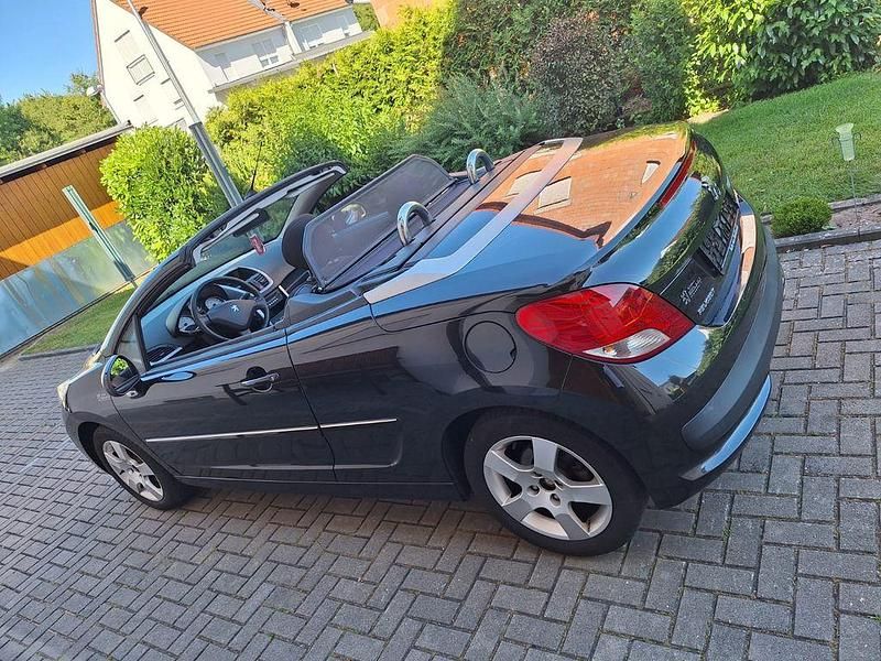 Schwarz Gebraucht 2011 Peugeot 207 CC Premium Cabrio | 3.350 € (Fairer Preis) - Bild 1/4