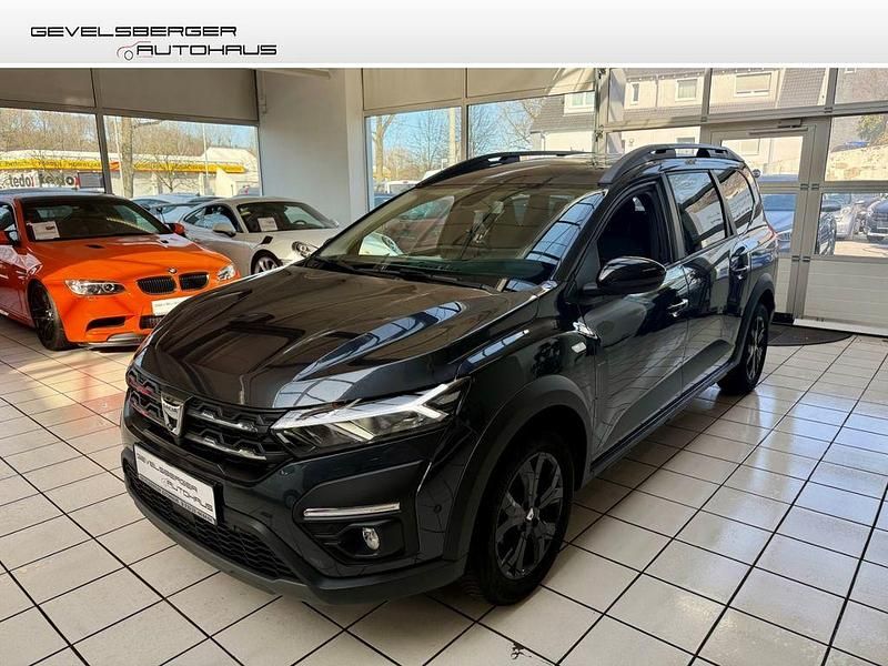 Grau Gebraucht 2022 Dacia Jogger Extreme Van / Kleinbus | 16.980 € (Fairer Preis) - Bild 1/4