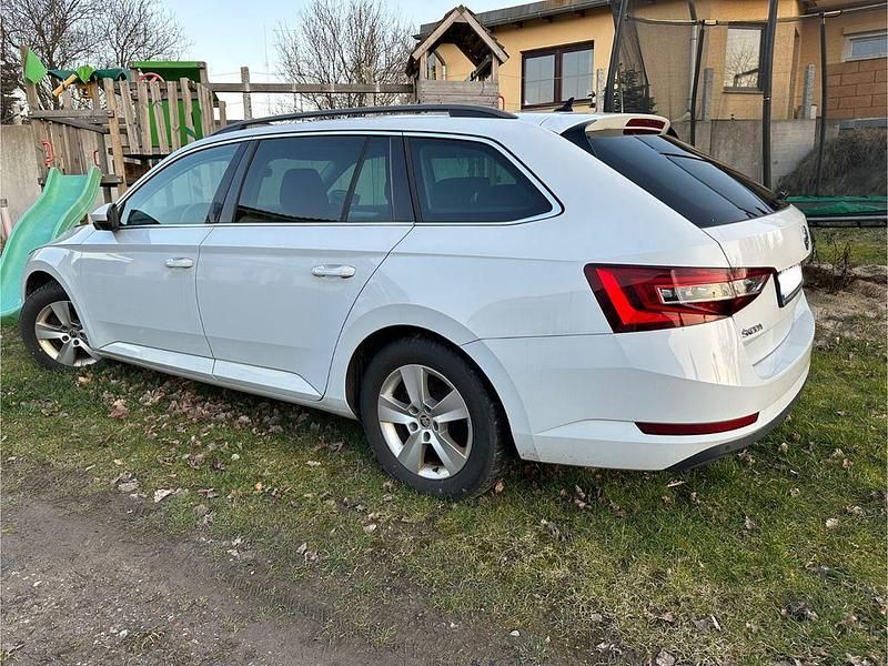 Gebraucht Skoda Superb Ambition 150 PS (110 kW) 2015 Weiß Kombi