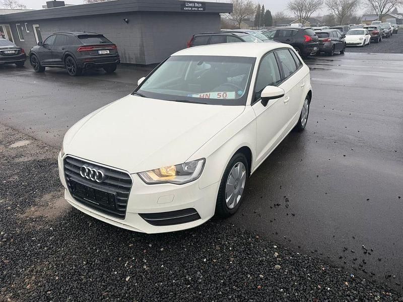 Gebraucht Audi A3 Attraction 122 PS (89 kW) 2013 Weiß Limousine