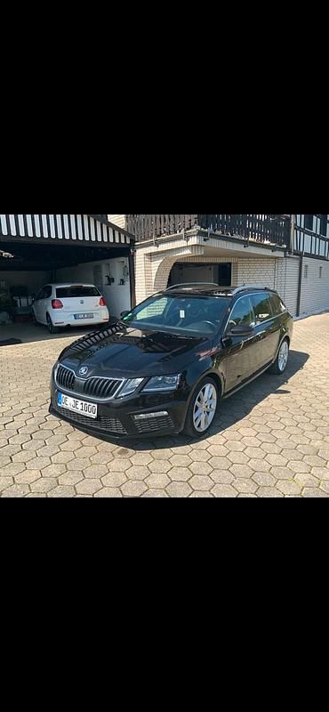 Schwarz Gebraucht 2019 Skoda Octavia vRS Kombi | 19.700 € (Fairer Preis) - Bild 1/4