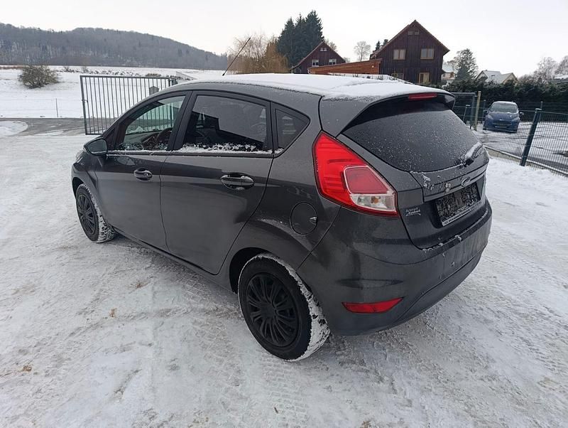 Gebraucht Ford Fiesta Celebration 80 PS (58 kW) 2017 Grau Kleinwagen