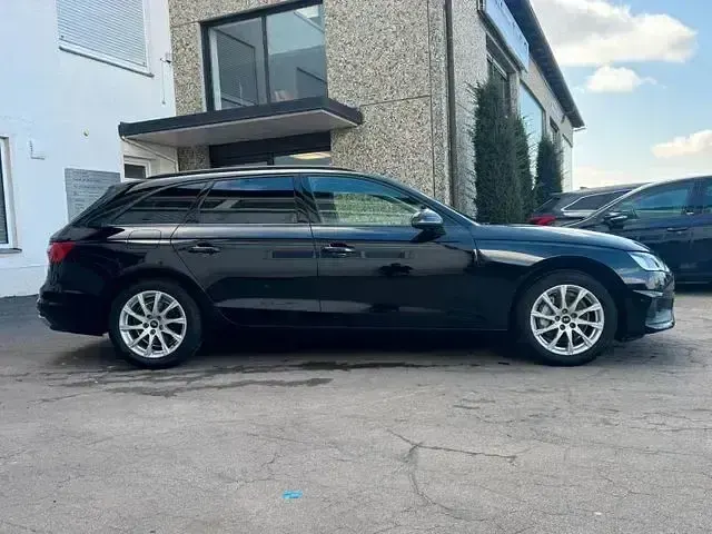 Gebraucht Audi A4 Basis 204 PS (150 kW) 2023 Schwarz Kombi