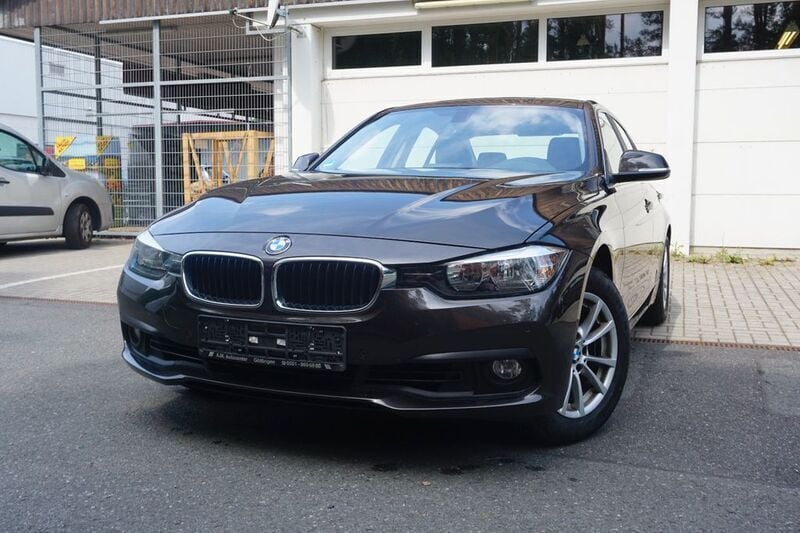 Schwarz Gebraucht 2017 BMW 320 Sport Line Limousine | 13.750 € (Superpreis) - Bild 1/4