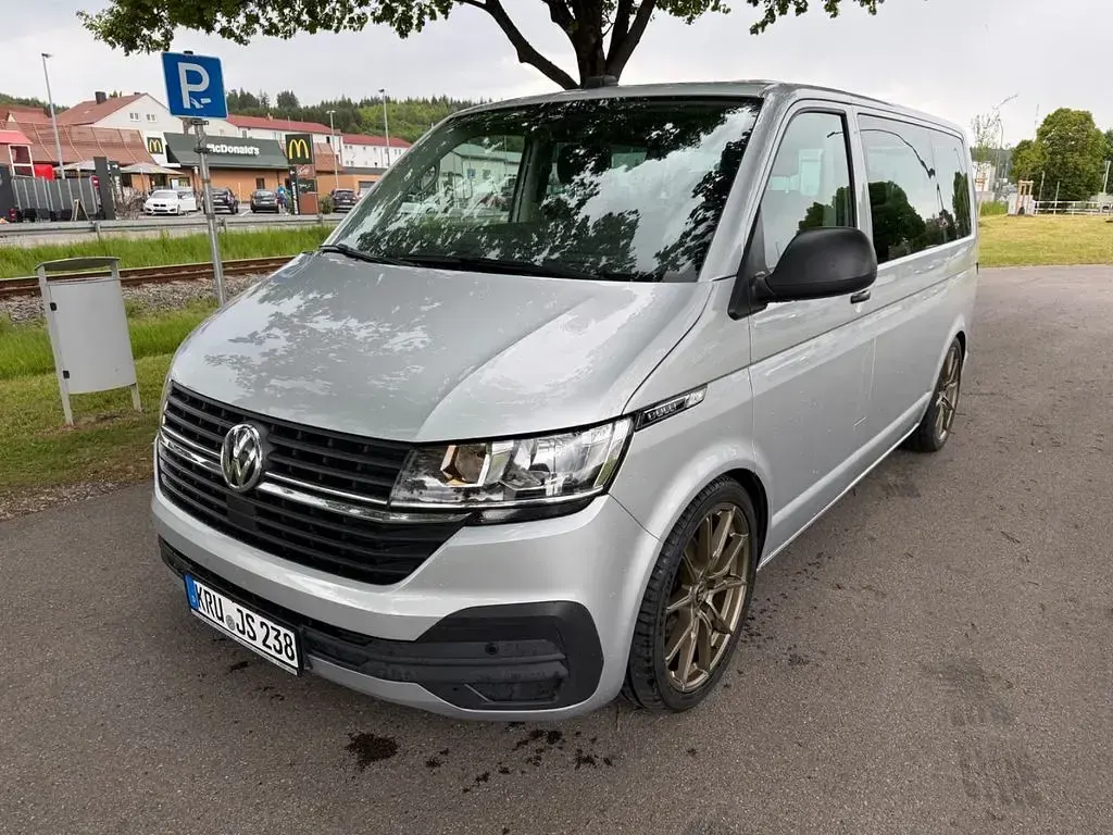 Gebraucht VW Multivan 150 PS (110 kW) 2021 Silber Van / Kleinbus