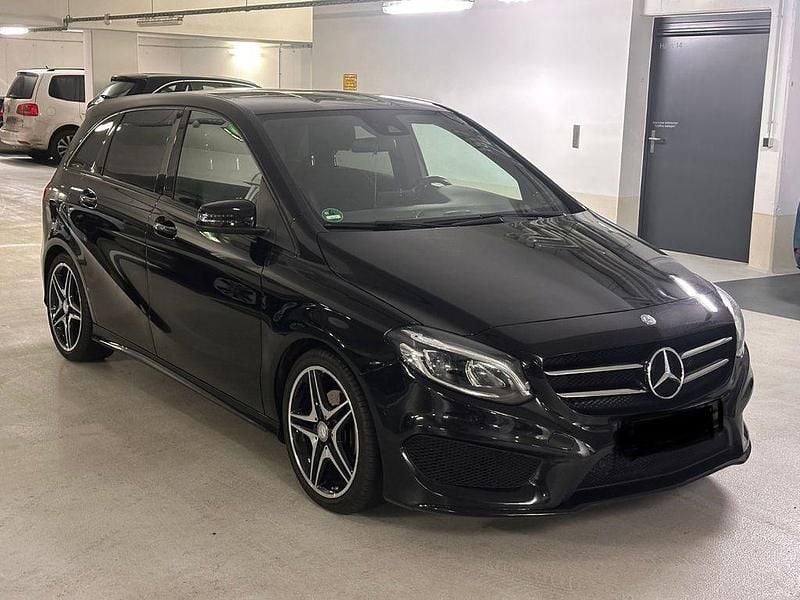 Gebraucht Mercedes B200 AMG line 156 PS (114 kW) 2014 Schwarz Van / Kleinbus