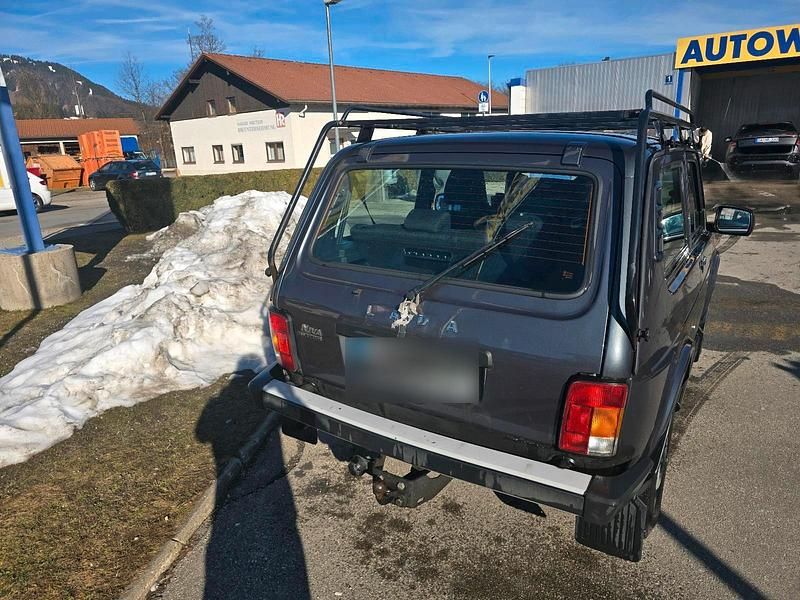 Gebraucht Lada niva 83 PS (61 kW) 2021 Grau SUV