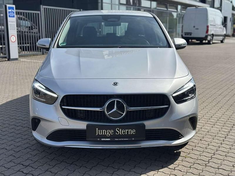 Gebraucht Mercedes B180 Advanced 116 PS (85 kW) 2023 Iridiumsilber Van / Kleinbus