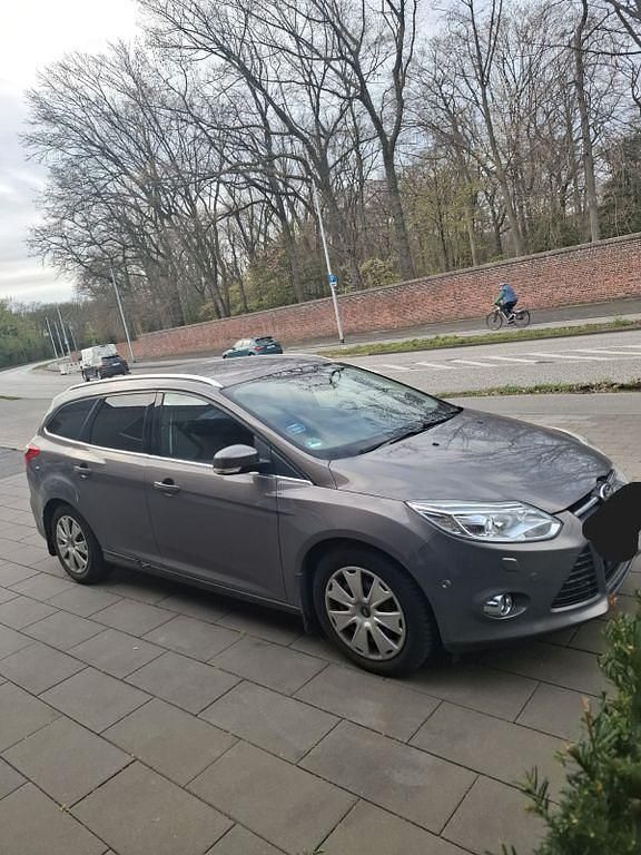 Gebraucht Ford Focus Titanium 182 PS (133 kW) 2011 Braun Limousine