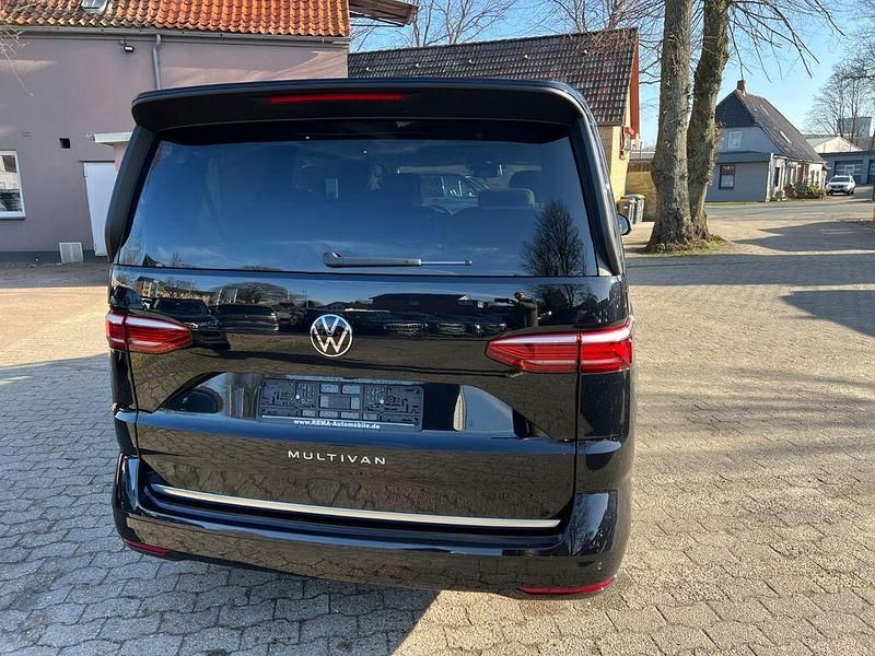 Neu VW Multivan Style 150 PS (110 kW) 2025 Deep black perleffekt Van