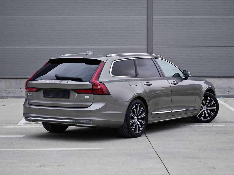 Gebraucht Volvo V90 Momentum 341 PS (250 kW) 2021 Grau Kombi
