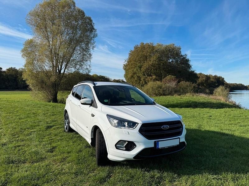 Weiß Gebraucht 2019 Ford Kuga ST-Line SUV | 16.000 € (Fairer Preis) - Bild 1/4
