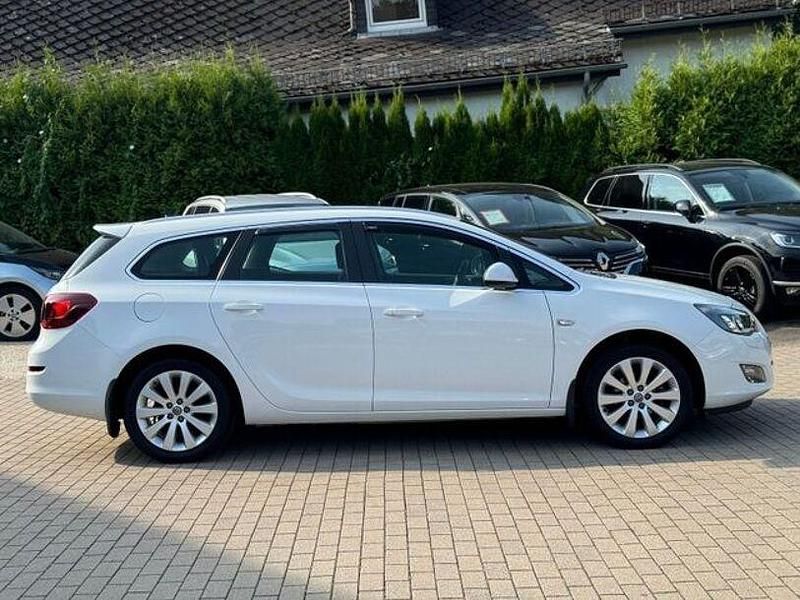 Gebraucht Opel Astra Innovation 140 PS (102 kW) 2012 Weiß Kombi