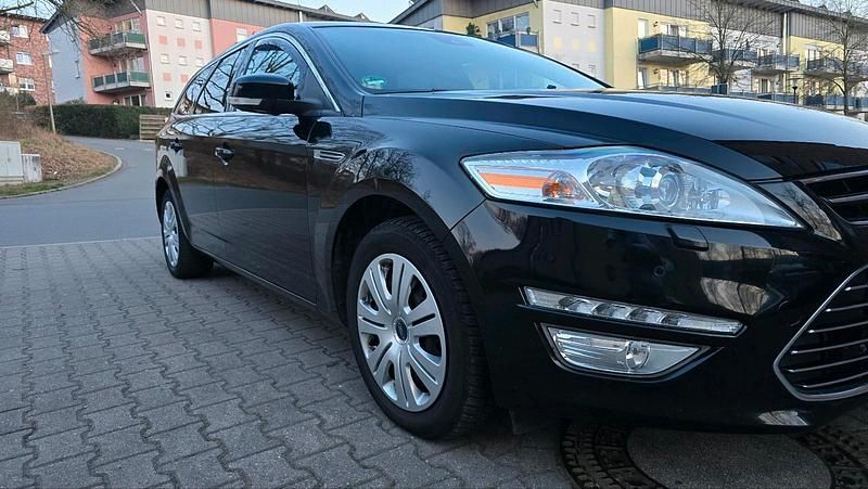 Gebraucht Ford Mondeo 140 PS (102 kW) 2014 Schwarz Kombi