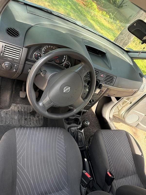 Grau Gebraucht 2006 Opel Meriva Van / Kleinbus | 600 € (Superpreis) - Bild 1/4