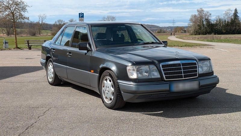 Second-hand Mercedes E320 220 CP (161 kW) 1994 Negru Berlinǎ
