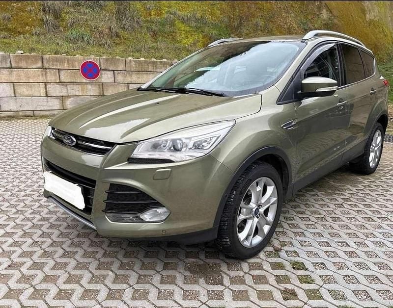 Grün Gebraucht 2013 Ford Kuga Titanium SUV | 10.600 € (Guter Preis) - Bild 1/4