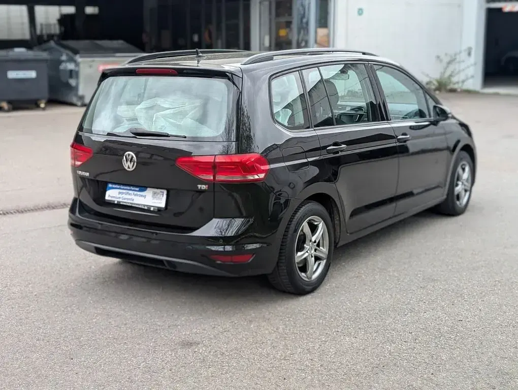 Gebraucht VW Touran 110 PS (80 kW) 2016 Deep black perleffekt Van / Kleinbus