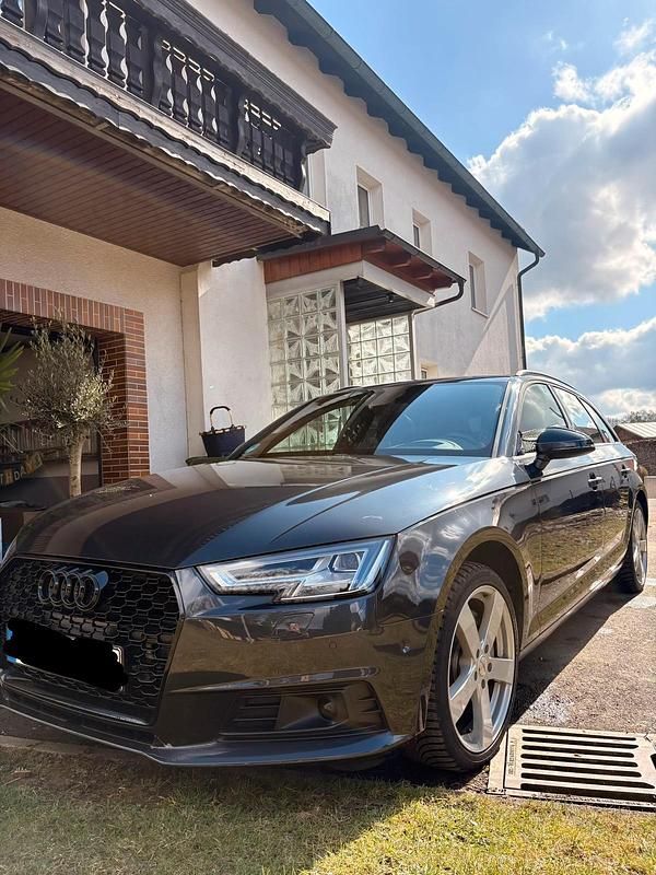 Gebraucht Audi A4 Comfort 190 PS (139 kW) 2018 Grau Kombi