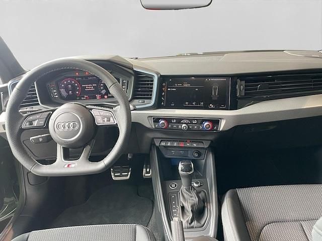 Neu Audi A1 Sportback S-Line 150 PS (110 kW) 2025 Distriktgrün metallic Kleinwagen
