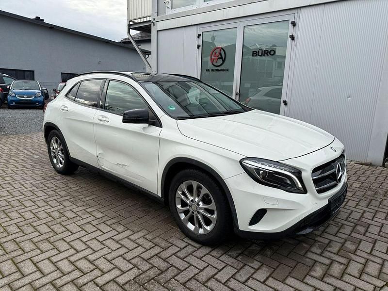 Gebraucht Mercedes GLA200 136 PS (100 kW) 2014 Weiß SUV