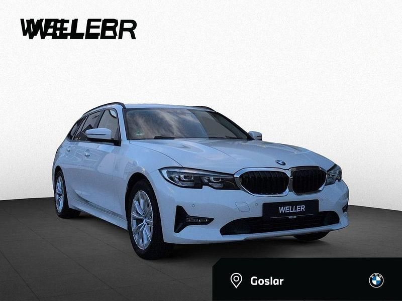Alpinweiss iii (weiß) Gebraucht 2022 BMW 318 Advantage Kombi | 26.850 € (Etwas zu teuer) - Bild 1/4