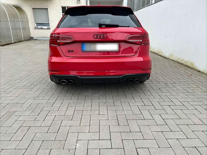 Gebraucht Audi S3 Advanced 310 PS (228 kW) 2017 Rot Limousine