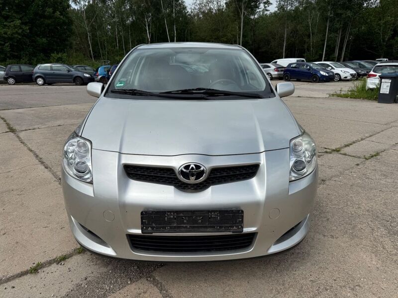 Gebraucht Toyota Auris Life 132 PS (97 kW) 2010 Silber Limousine