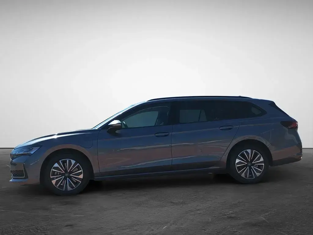 Gebraucht Skoda Superb Selection 204 PS (150 kW) 2025 Graphitegrau metallic Kombi