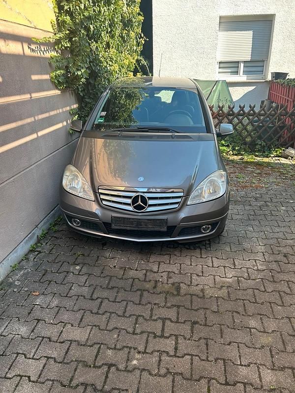 Grau Gebraucht 2008 Mercedes A200 Avantgarde Limousine | 1.650 € (Superpreis) - Bild 1/4