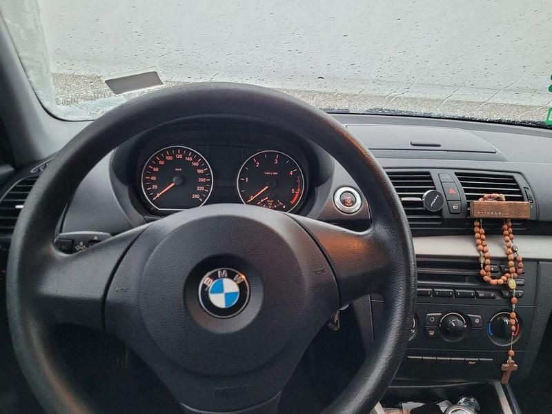 Gebraucht BMW 118 Lifestyle 143 PS (105 kW) 2010 Schwarz Kleinwagen