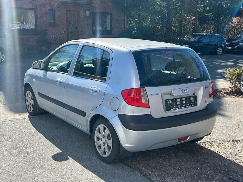 Gebraucht Hyundai Getz Basis 67 PS (49 kW) 2009 Silber Kleinwagen