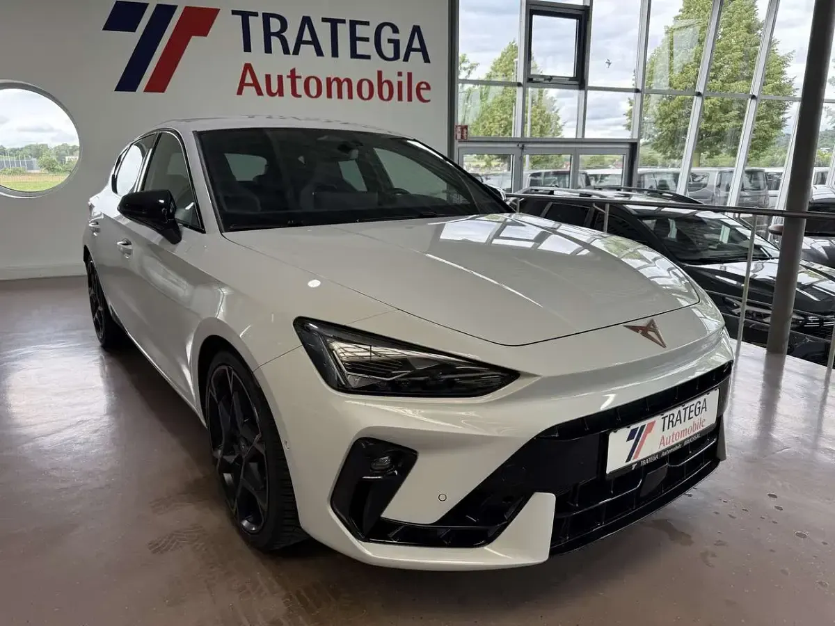 Gebraucht Cupra Leon VZ3 300 PS (220 kW) 2025 Weiß Limousine