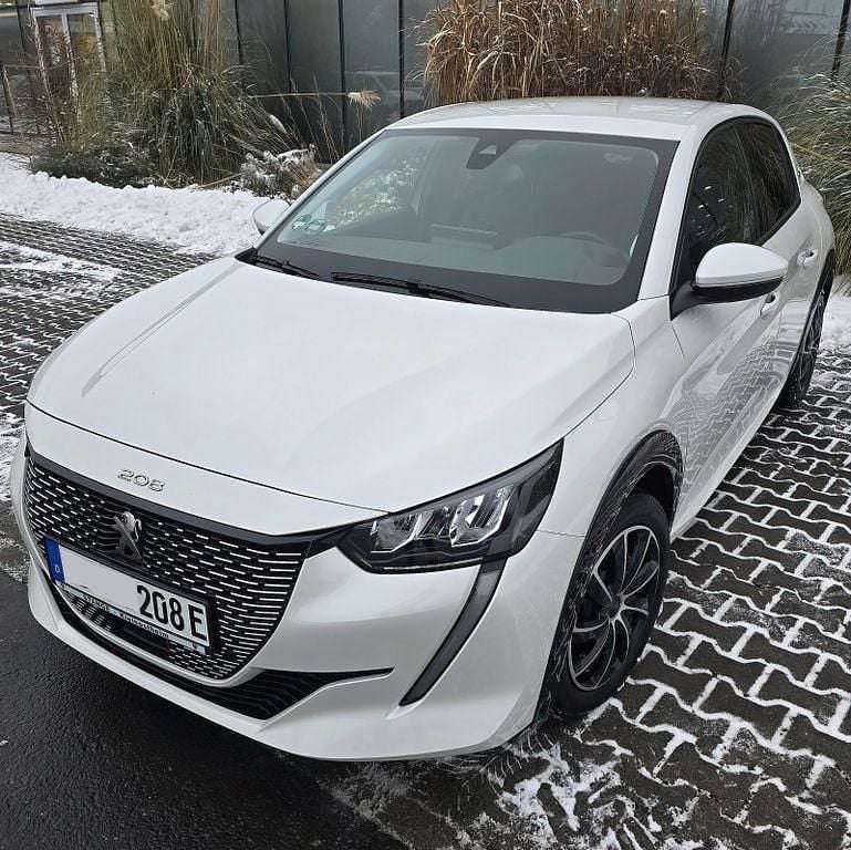 Weiß Gebraucht 2022 Peugeot e-208 Allure Kleinwagen | 14.790 € (Guter Preis) - Bild 1/4