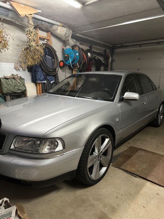 Silber Gebraucht 1999 Audi A8 Performance Limousine | 12.000 € (Fairer Preis) - Bild 1/4