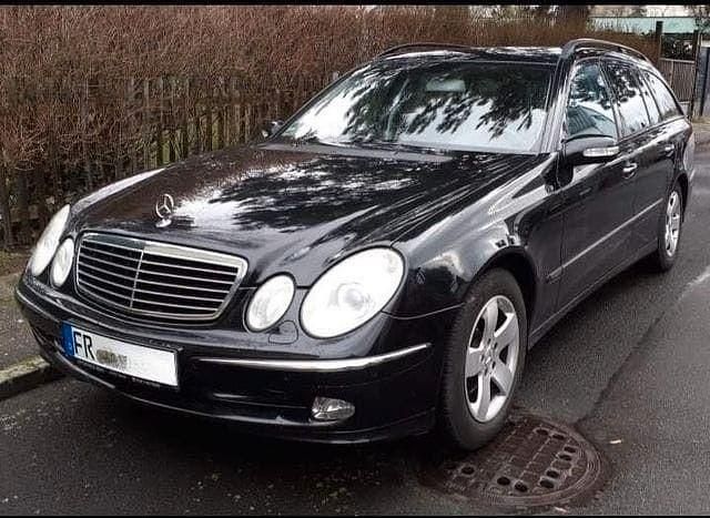 Schwarz Gebraucht 2003 Mercedes E240 Kombi | 3.500 € - Bild 1/4