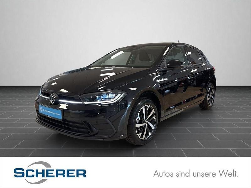 Deep black perleffekt (metallic) Gebraucht 2024 VW Polo Move Limousine | 20.800 € (Fairer Preis) - Bild 1/4