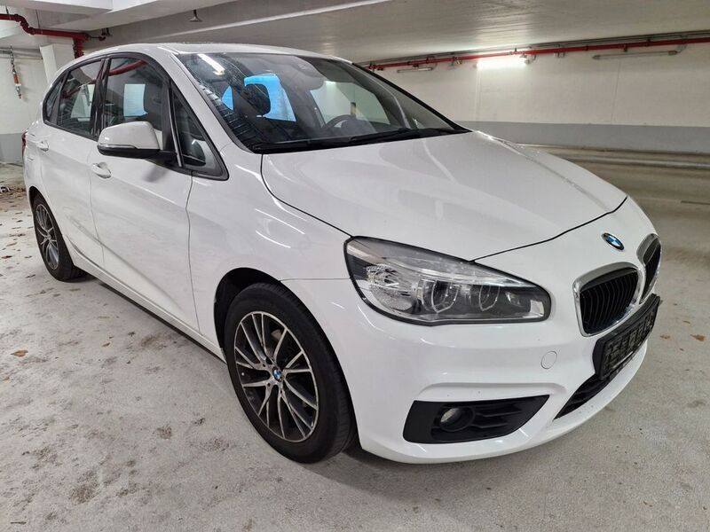 Weiß Gebraucht 2015 BMW 218 Active Tourer Van / Kleinbus | 7.750 € (Superpreis) - Bild 1/4