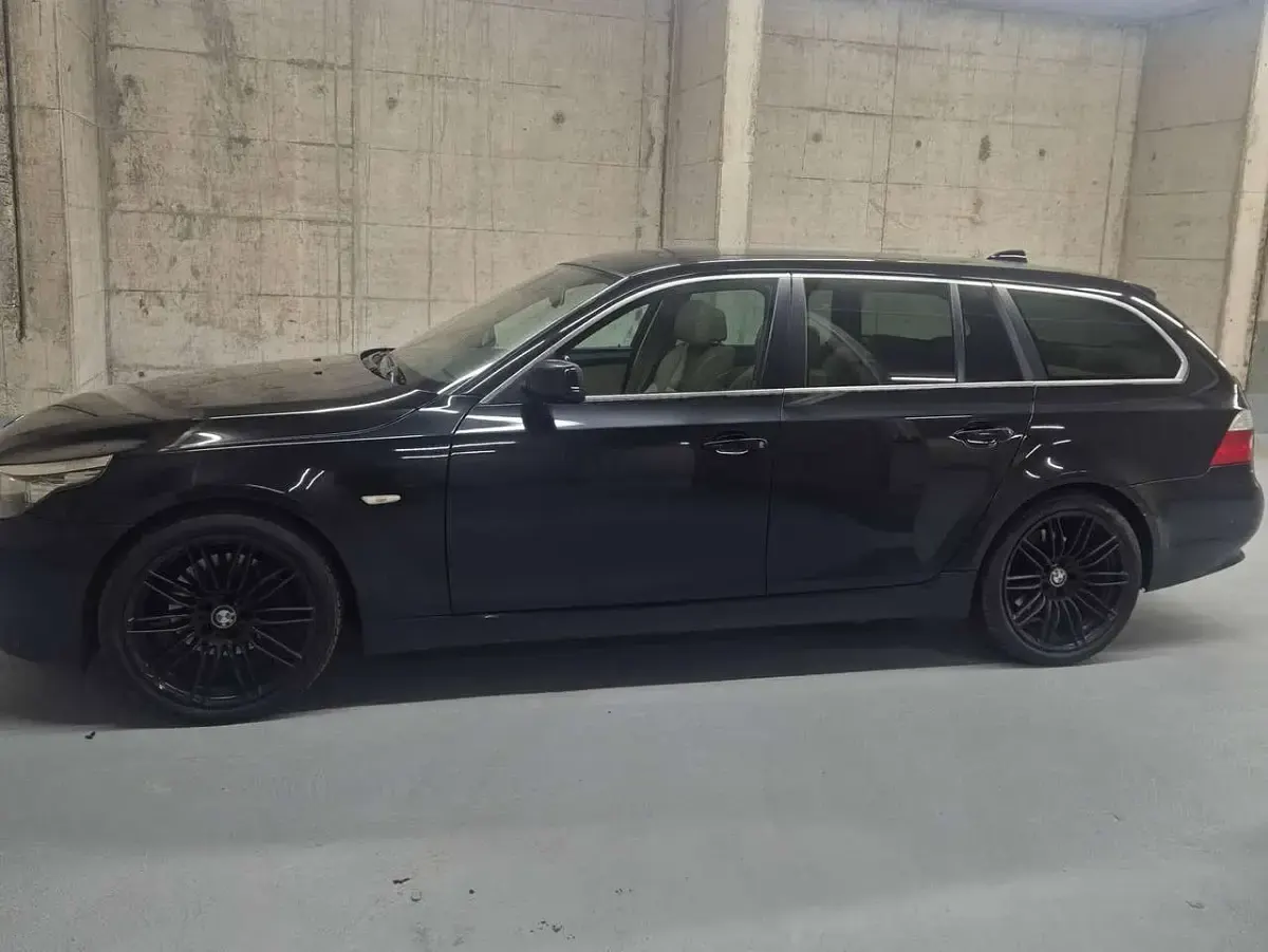 Gebraucht BMW 525 Exclusive 197 PS (144 kW) 2008 Schwarz Kombi