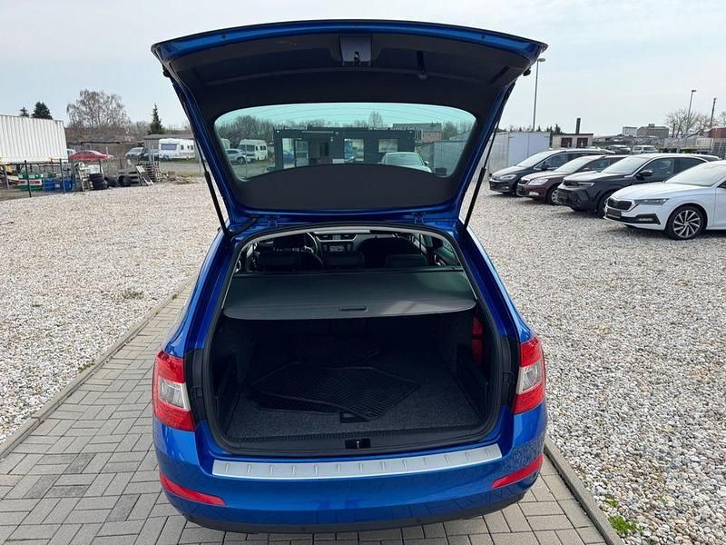 Gebraucht Skoda Octavia 140 PS (102 kW) 2015 Blau Kleinwagen